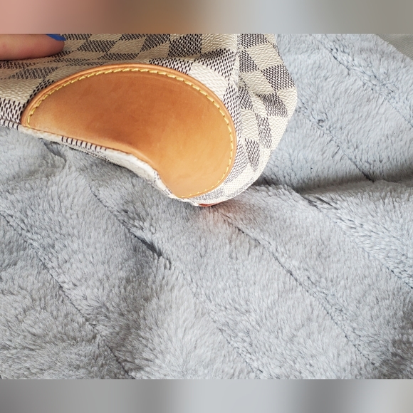 LV Hampstead Tote - Picture 9 of 17